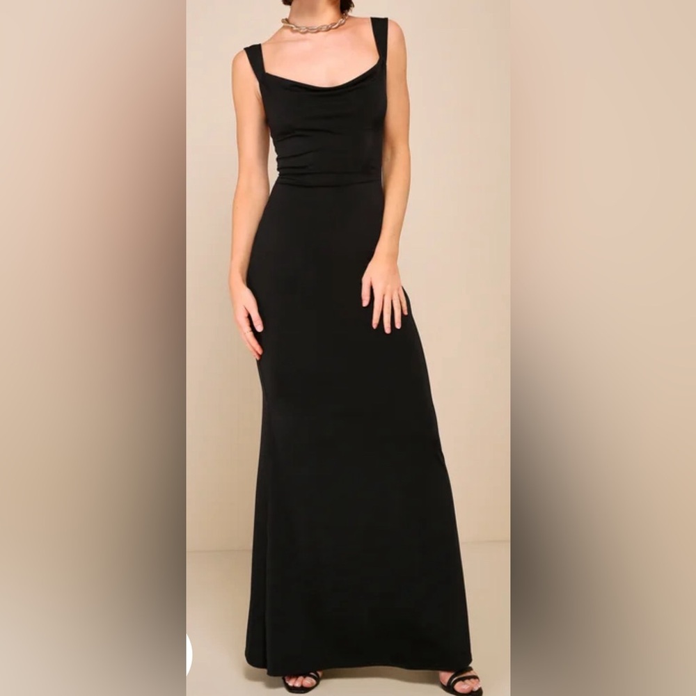 Elegant Black Sleeveless Gown